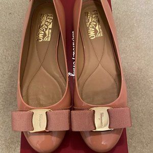 Salvatore Ferragamo Varina Flats (5.5)